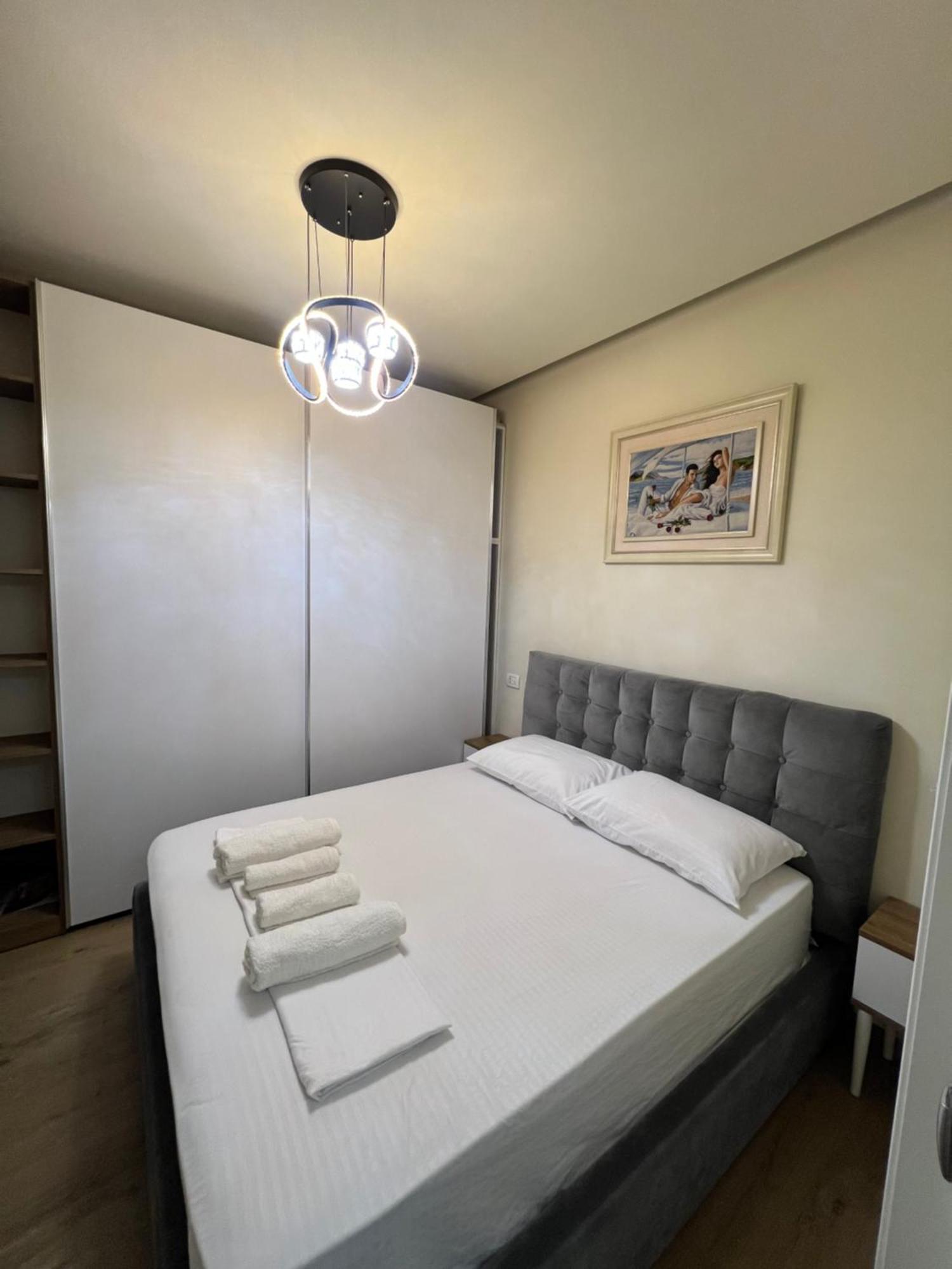 Condor Center Luxury Apartment Tirana Eksteriør billede