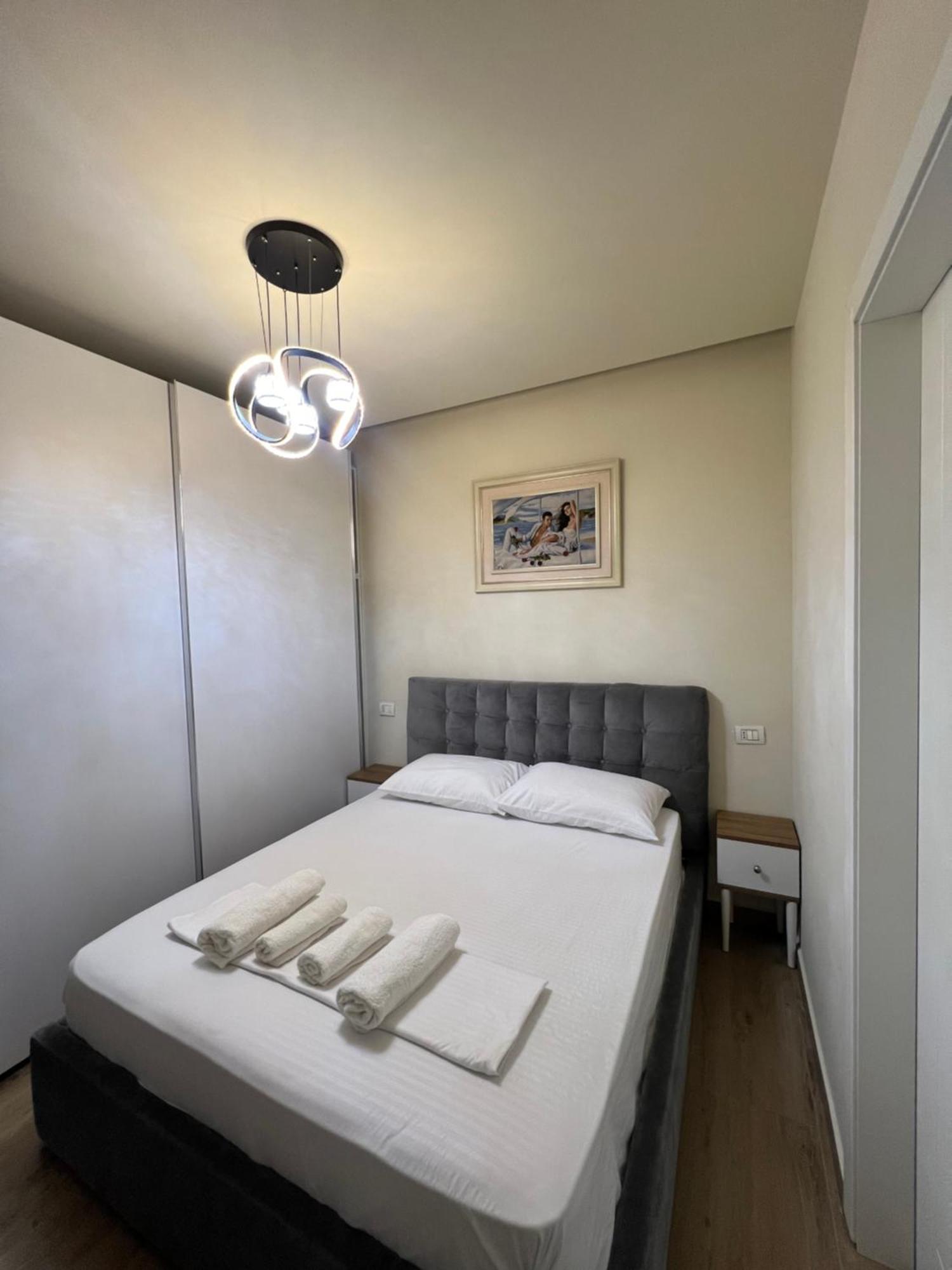 Condor Center Luxury Apartment Tirana Eksteriør billede